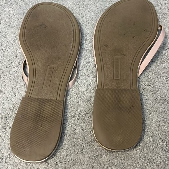Nude color Express flip flops - Picture 2 of 2